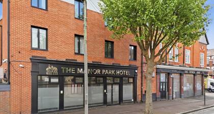 OYO The Manor Park Hotel
