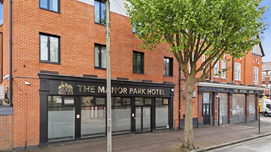 OYO The Manor Park Hotel