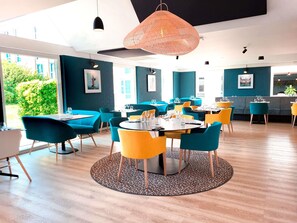 Déjeuner et dîner servis sur place