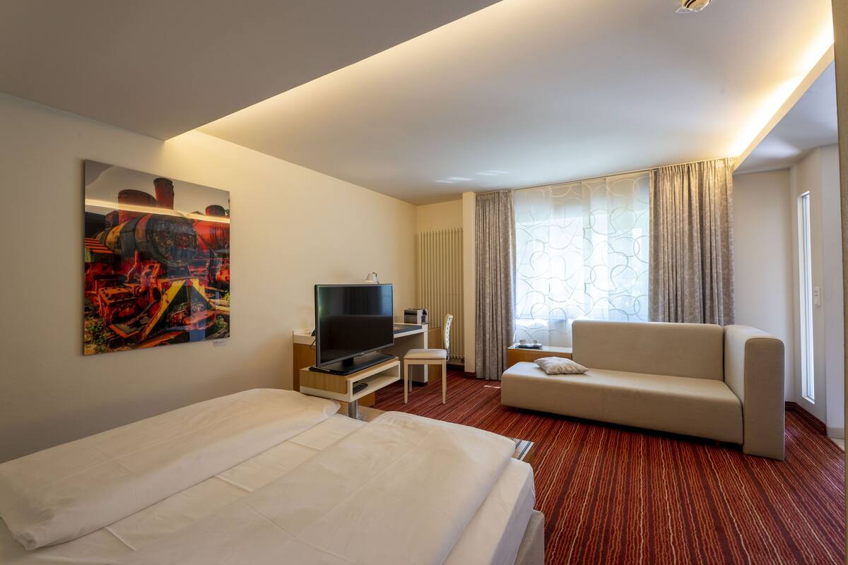 Hypo-allergenic bedding, in-room safe, desk, laptop workspace