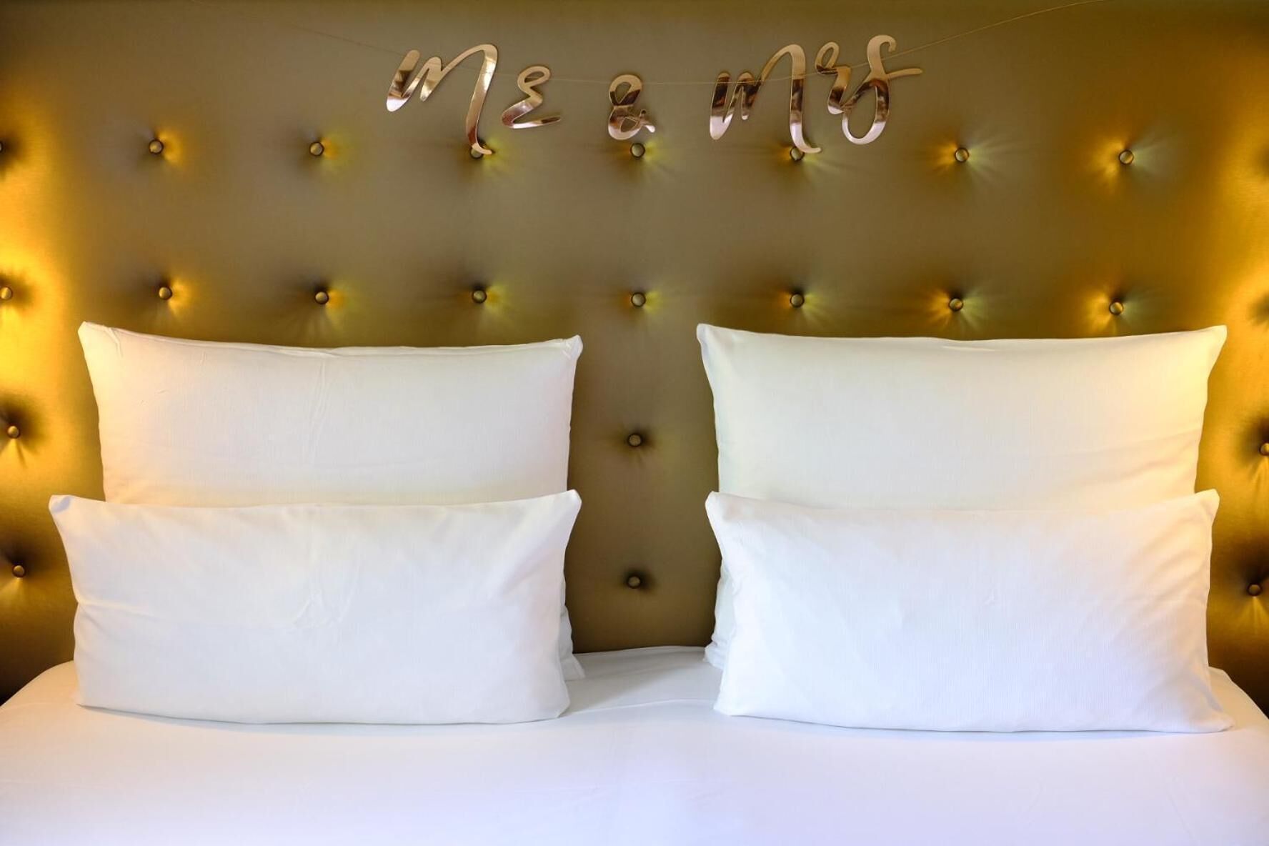 hypo-allergenic bedding, in-room safe, desk, laptop workspace