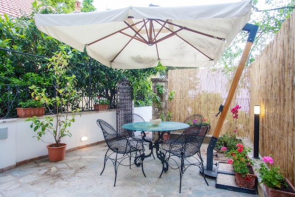 Comfort-Doppelzimmer, 1 Queen-Bett, Terrasse, Talblick | Terrasse/Patio