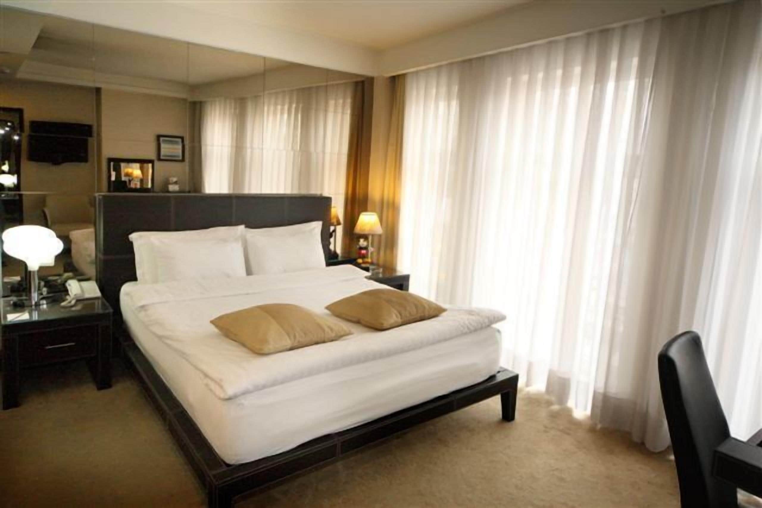 Photo - Cartoon Hotel