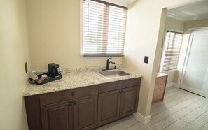 เบสิกอพาร์ทเมนท์ | บริเวณนั่งเล่น