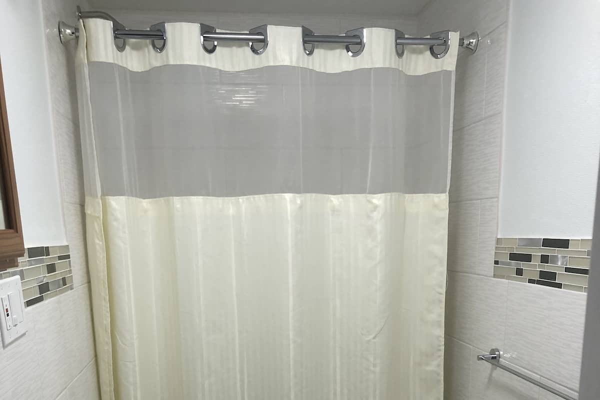 Shower, free toiletries, hair dryer, towels