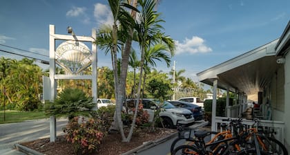 Seashell Motel & Key West Hostel