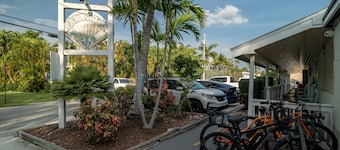 Seashell Motel & Key West Hostel