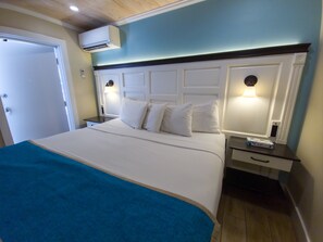 Standard Room, 1 King Bed, Private | 고급 침구, 무료 WiFi, 침대 시트