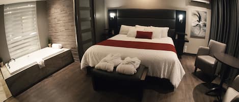 Signature Room, 1 King Bed, Non Smoking, Jetted Tub | Pillowtop beds, desk, soundproofing, free WiFi