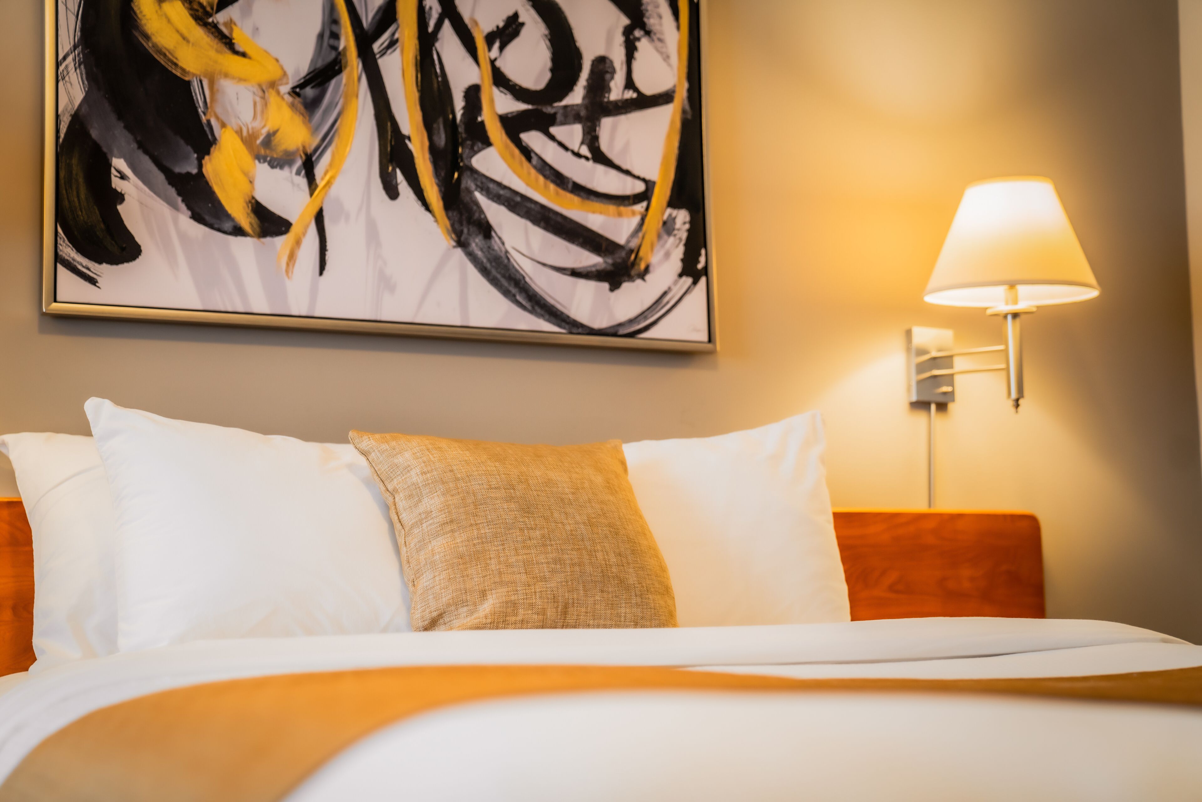 classic room, 1 queen bed | 1 bedroom, pillow-top beds, desk, soundproofing