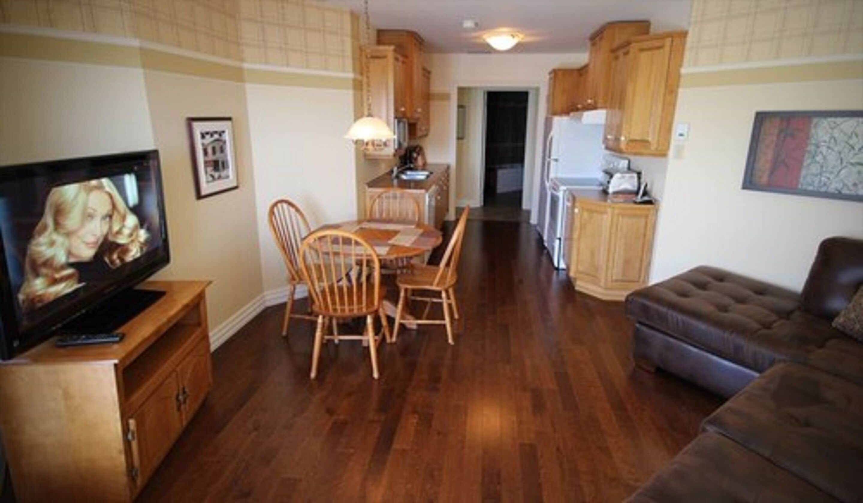 presidential suite, 2 bedrooms | living room | flat-screen tv, ipod dock, mp3 dock