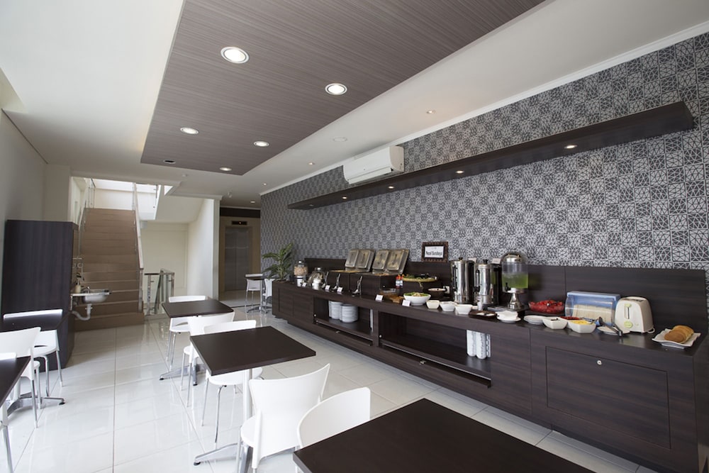 Hotel 88 - Jl. Embong Kenongo by null