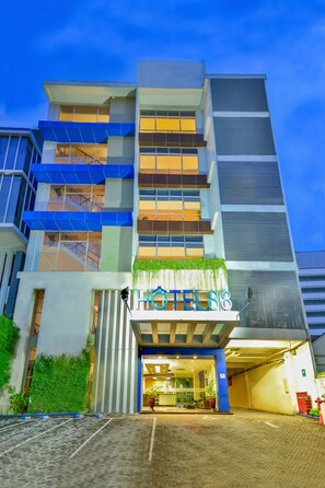 Front of property - Hotel 88 Embong Kenongo by WH (Surabaya)