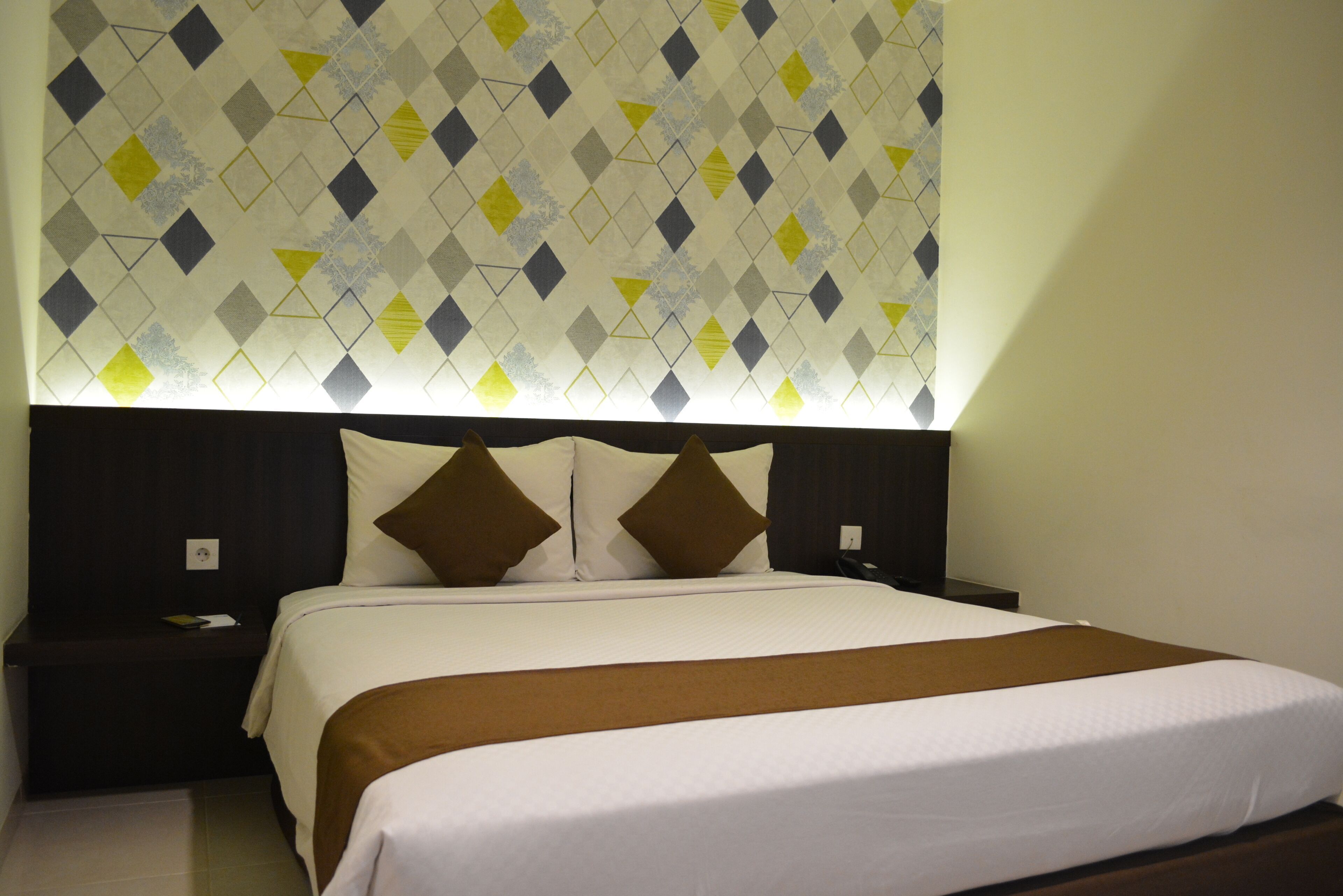 Desk, free WiFi, bed sheets