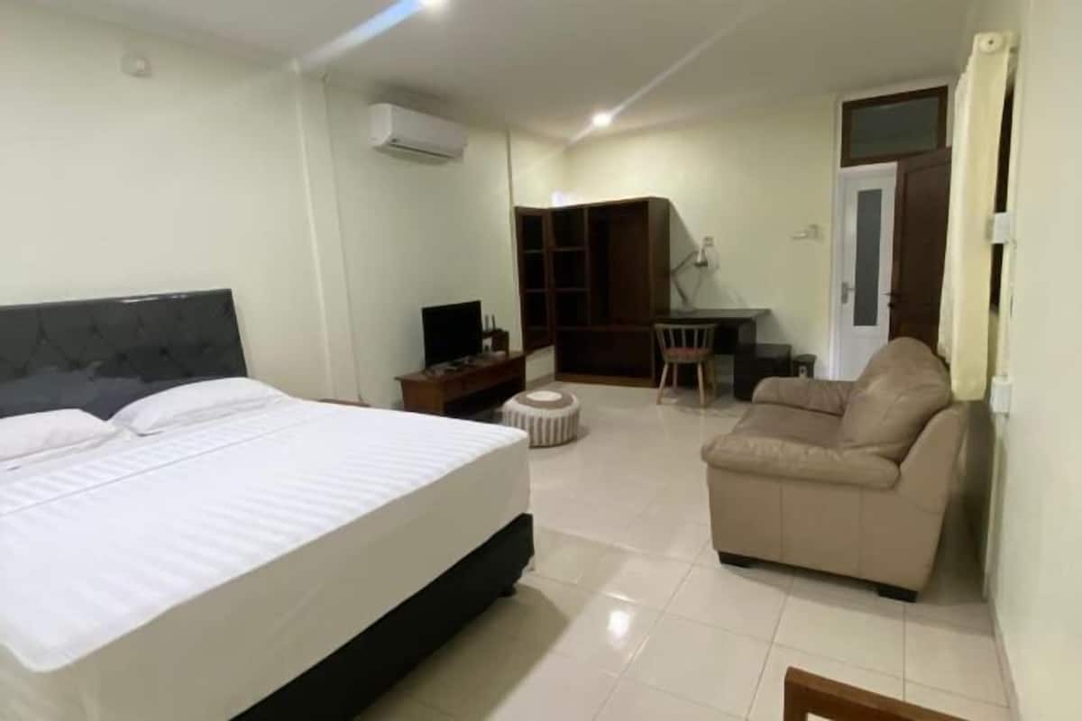 Desk, iron/ironing board, bed sheets