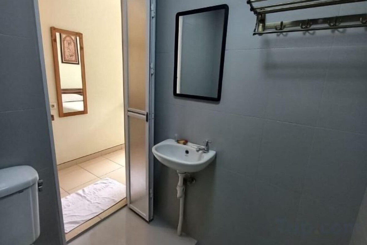 Bathroom | Shower, free toiletries, hair dryer, slippers