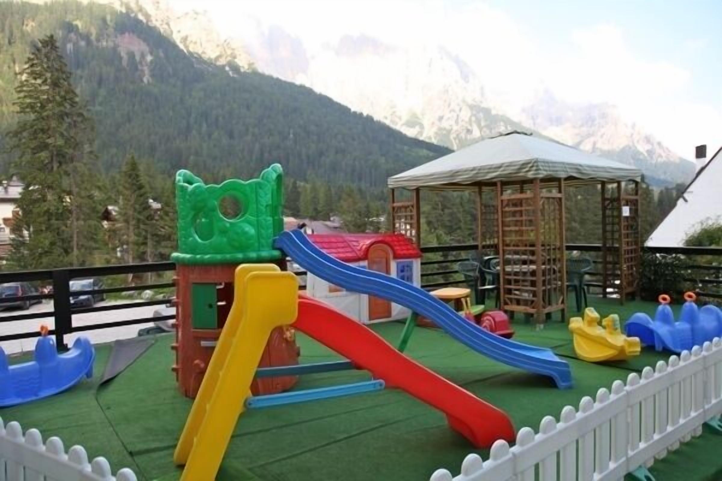 children’s play area – outdoor