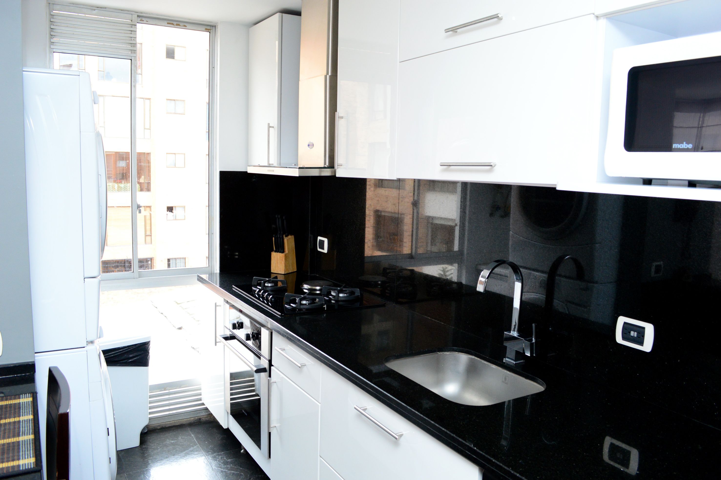 冰箱、微波炉、烤箱、炉灶