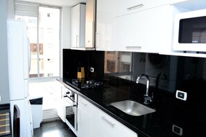 Refrigerador, microondas, horno, placa de cocina