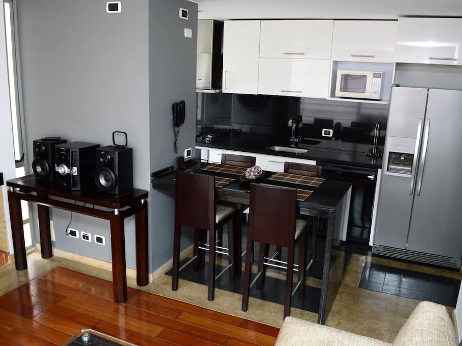 Kahden hengen perushuone | Yksityinen keittiö | Jääkaappi, mikroaaltouuni, uuni, liesi