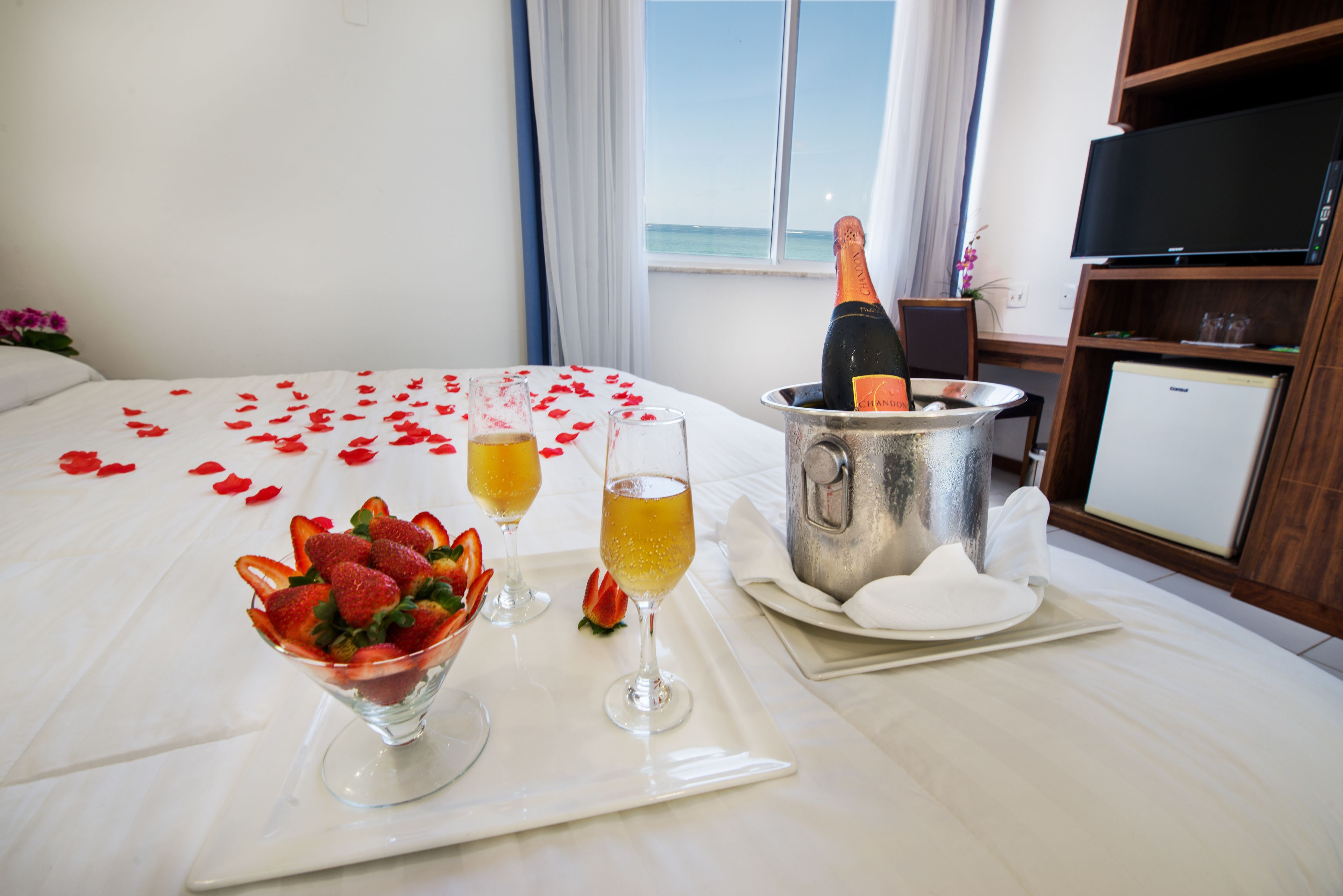 Minibar, coffres-forts dans les chambres, rideaux occultants