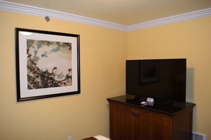 Two-Bedroom Suite - Non-Smoking | Room amenity