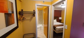 Family Suite, 2 Queen Beds (Without AC) - The Royal Victorian Motel (Port Angeles)