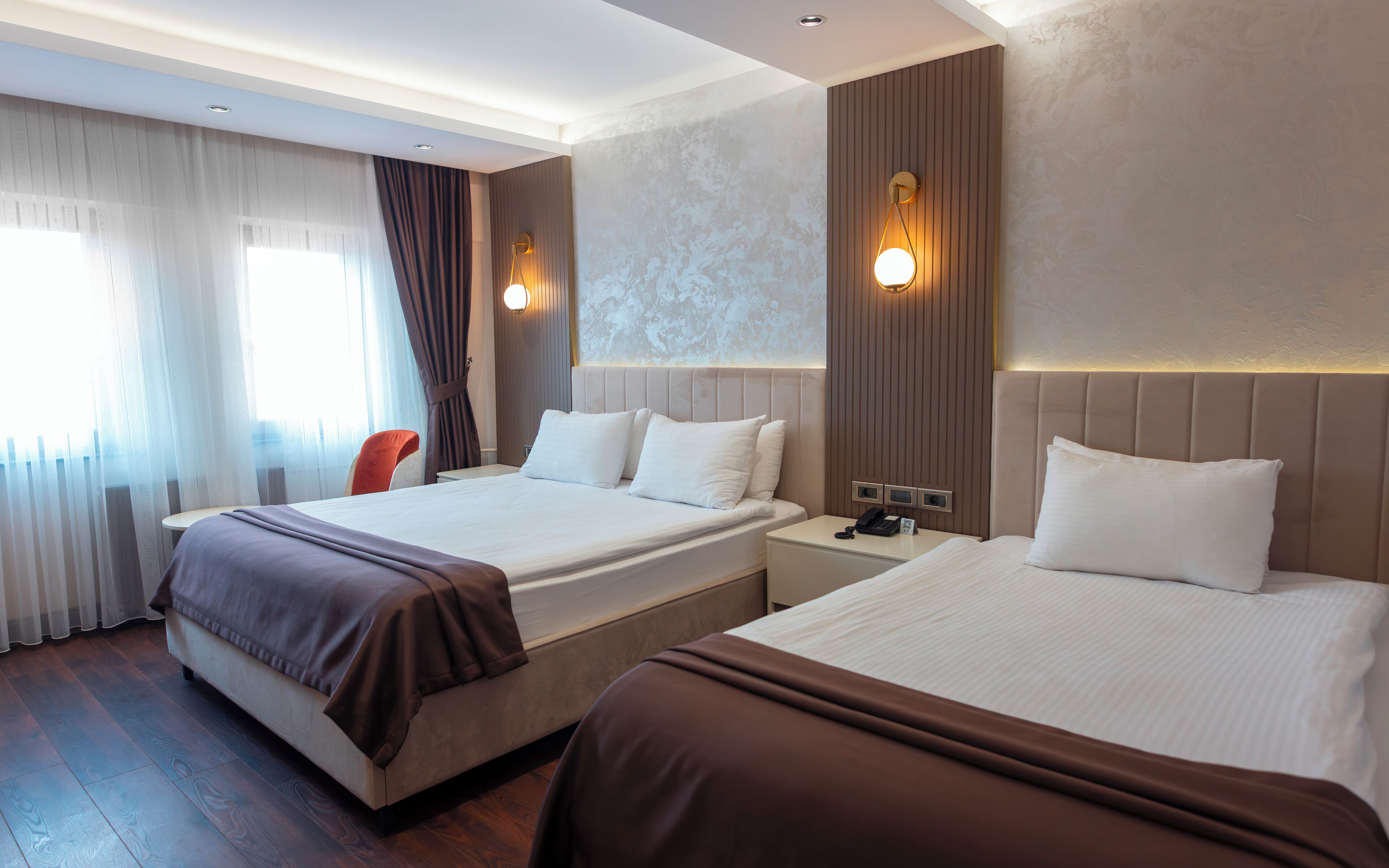 Comfort Room | 1 bedroom, minibar, in-room safe, desk