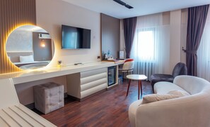 Comfort Plus  | Oppholdsområde | En 19-tommers LCD-TV med Parabol-TV samt TV