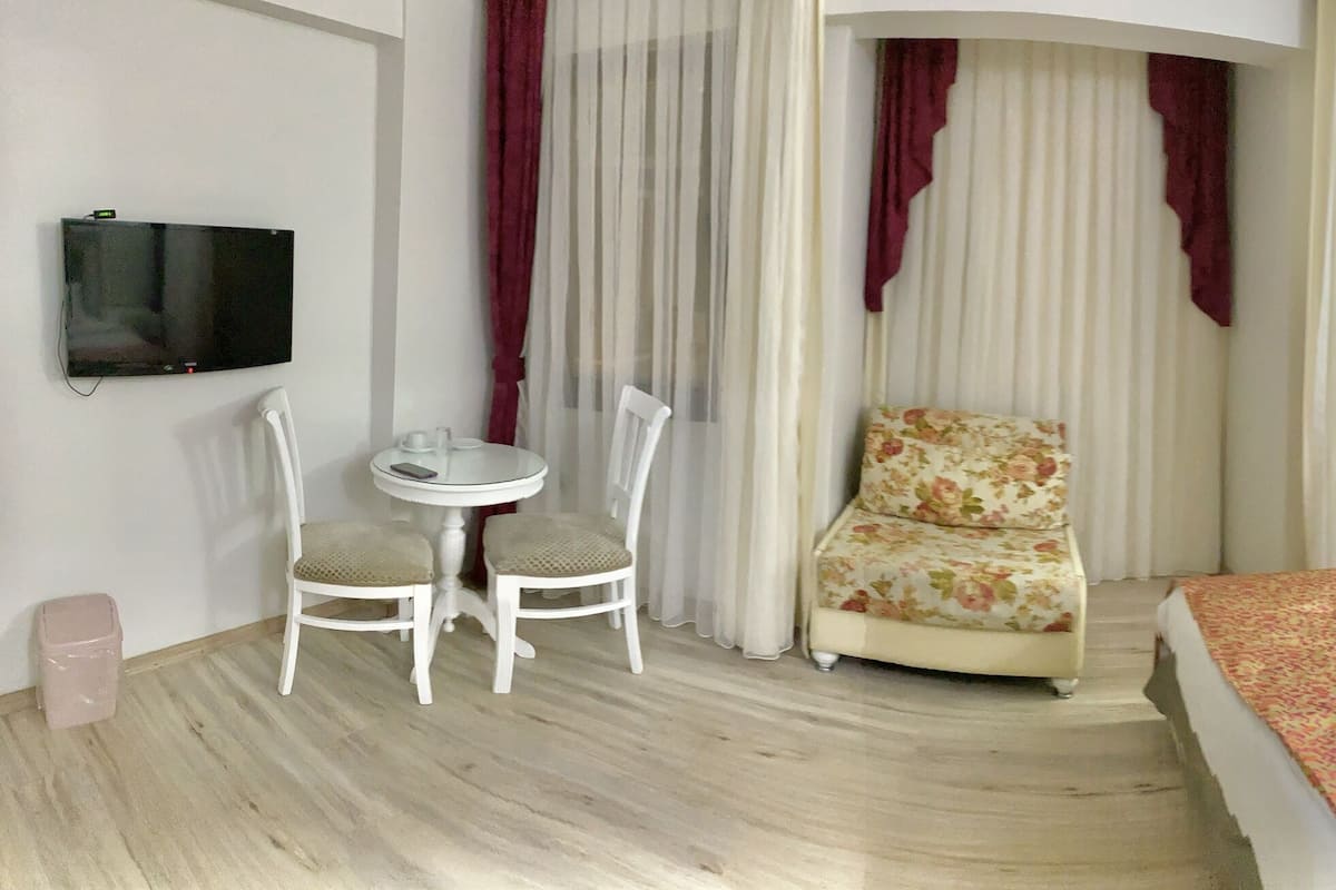 Premium bedding, in-room safe, desk, soundproofing
