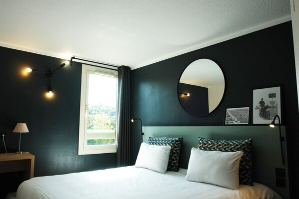 Een kluis op de kamer, een bureau, geluiddichte muren, babybedden