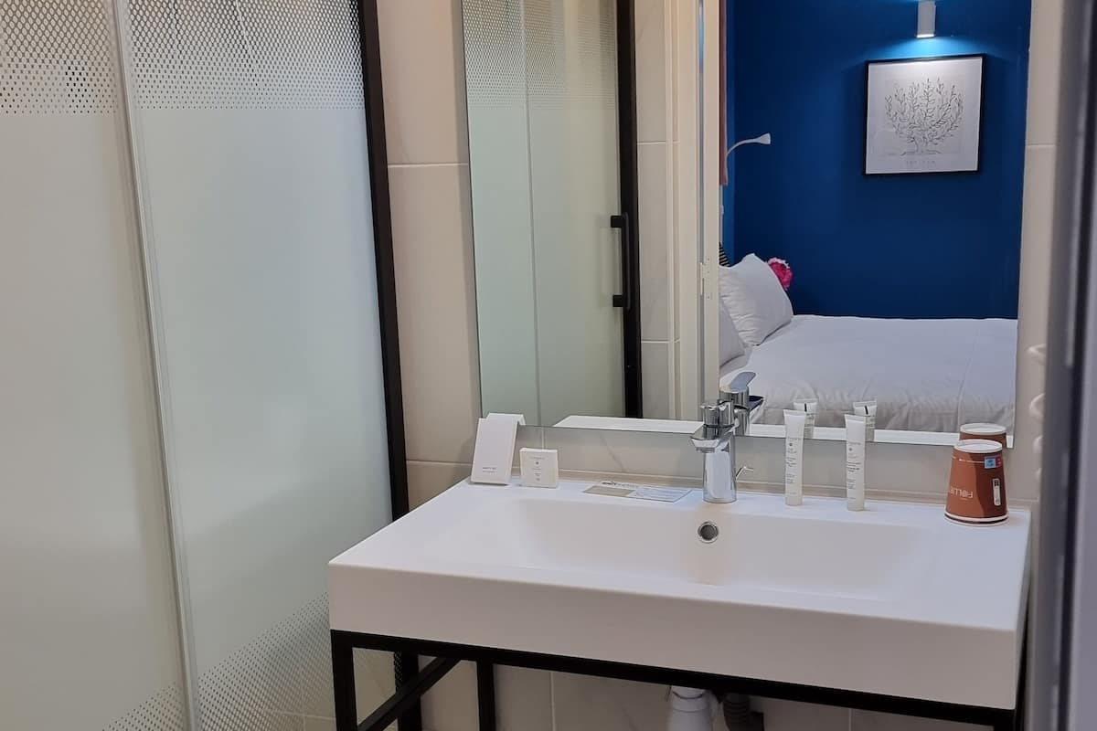 deluxe suite | 1 bedroom, in-room safe, desk, soundproofing