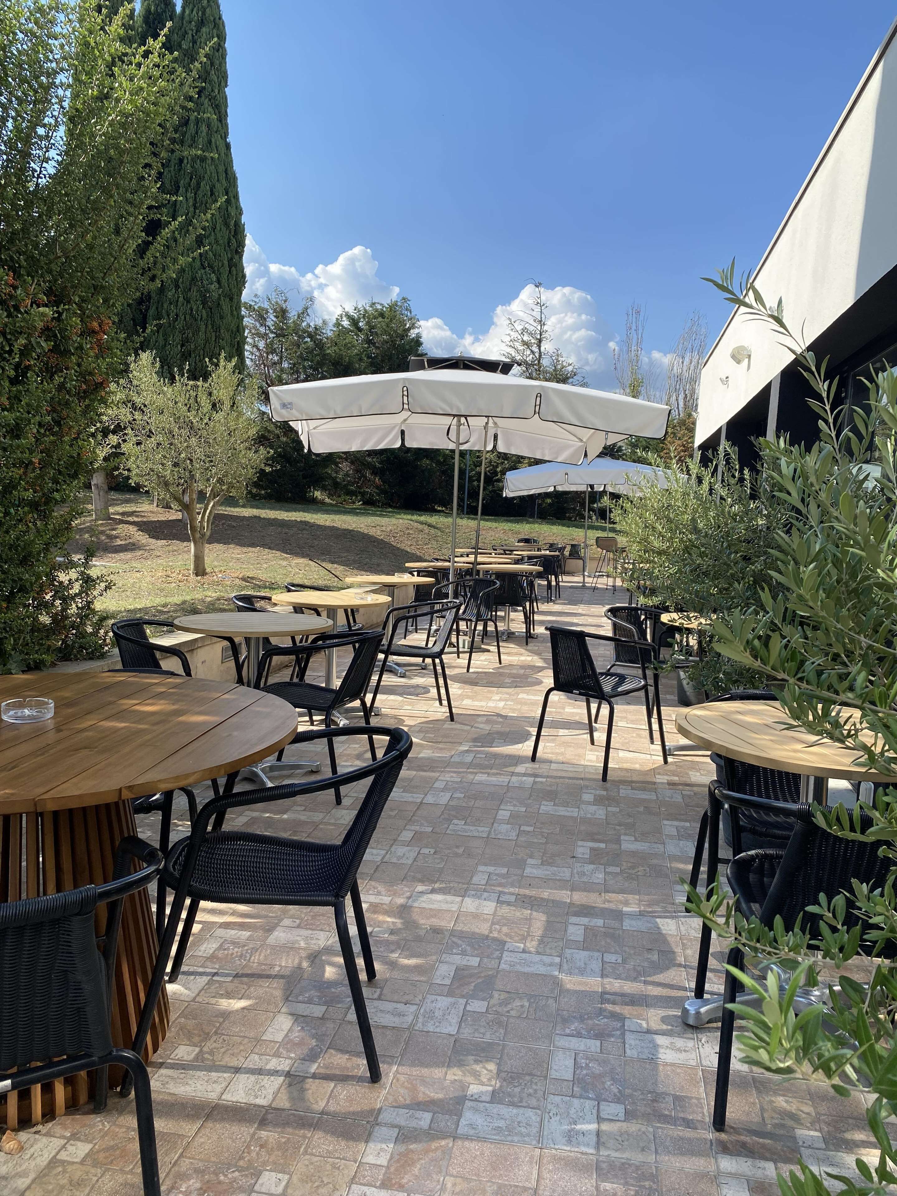 Safe på rommet, skrivebord, lydisolert og barnesenger