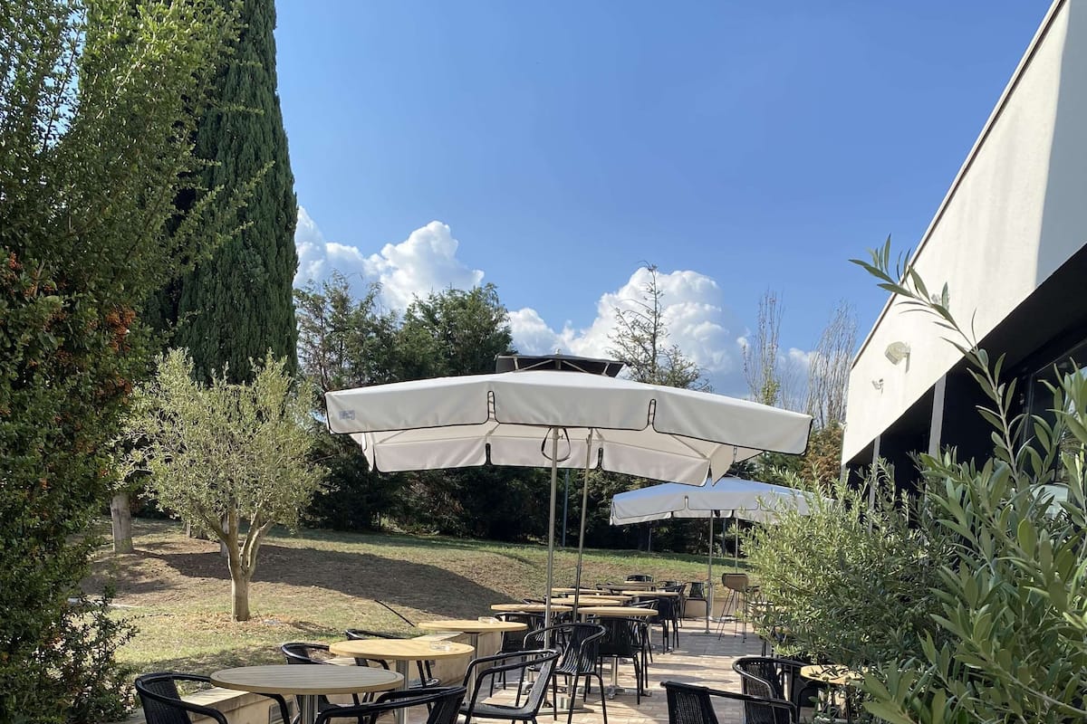 Safe på rommet, skrivebord, lydisolert og barnesenger