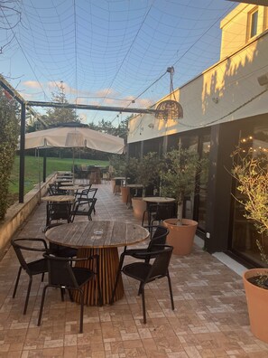 Exterior - Brit Hotel Marseille Aéroport (Les Pennes-Mirabeau)