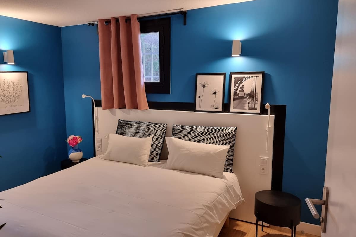 Deluxe Suite | 1 bedroom, in-room safe, desk, soundproofing