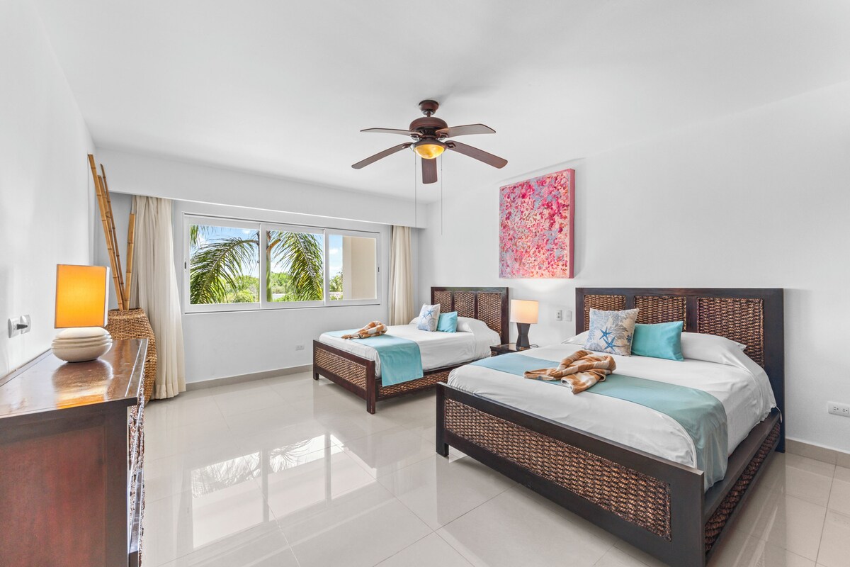 Apartemen Mewah, pemandangan marina | Seprai premium, brankas, tirai kedap cahaya, dan setrika/meja setrika