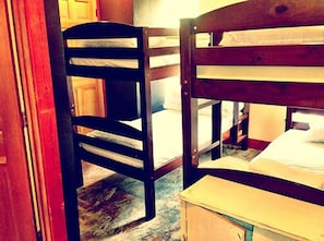 Memory-foam beds, free WiFi - Whitefish Hostel (Whitefish)