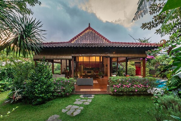Front of property - Villa Mulyono (Batu)