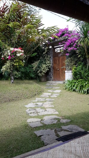 Garden - Villa Mulyono (Batu)