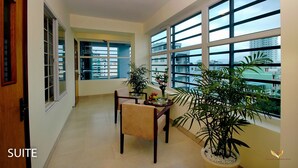Suite | Minibar, coffre-fort, bureau, rideaux d’obscurcissement