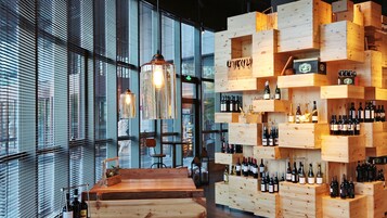 4 restaurantes; se sirve desayuno, almuerzo y cena; cocina china