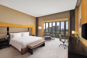 Minibar, in-room safe, desk, soundproofing - Crowne Plaza Beijing Lido by IHG (Beijing)