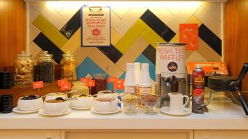 TĂ€gliches inbegriffenes FrĂŒhstĂŒcksbuffet