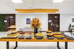 Alimentos y bebidas