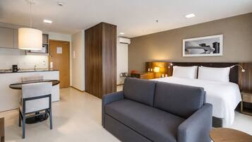 Suite Deluxe, 1 letto king | Minibar, una cassaforte in camera, una scrivania, postazione laptop