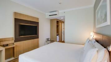 Superior Room | Minibar, in-room safe, desk, laptop workspace
