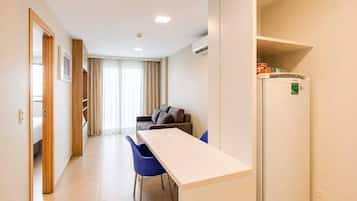 Suite superior, 1 cama doble con sofá cama | Minibar, caja fuerte, escritorio y espacio para trabajar con un portátil