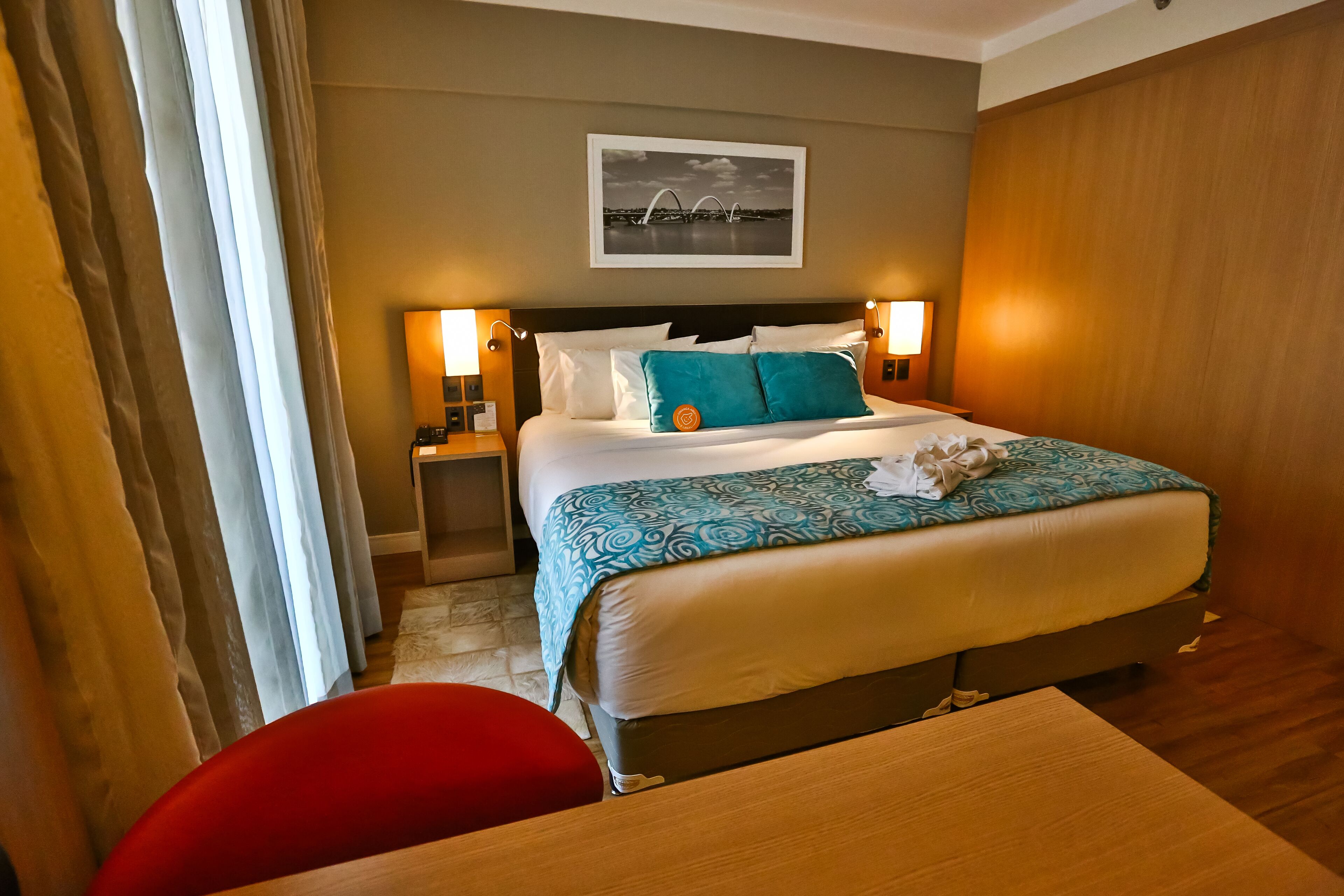 Quarto Business Class | Frigobar, cofres nos quartos, escrivaninha