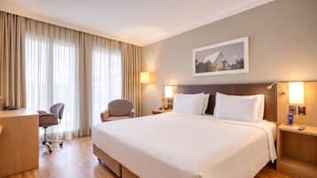 Quarto superior | Frigobar, cofres nos quartos, escrivaninha